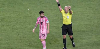 Szymon Marciniak vs. Leo Messi na KMŚ :D [VIDEO]